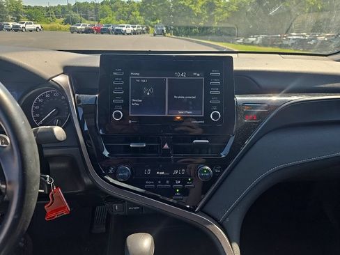 Used 2024 Toyota Camry SE FWD image 8