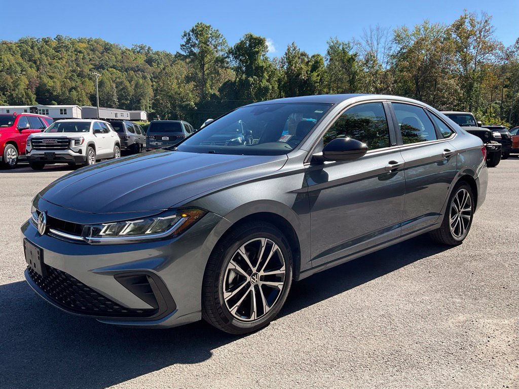 Used 2025 Volkswagen Jetta Sport FWD image 3