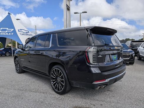 Certified 2025 Chevrolet Suburban High Country AWD/4WD image 5