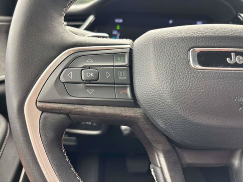 Used 2023 Jeep Grand Cherokee 4WD 4xe w/ Luxury Tech Group II image 17