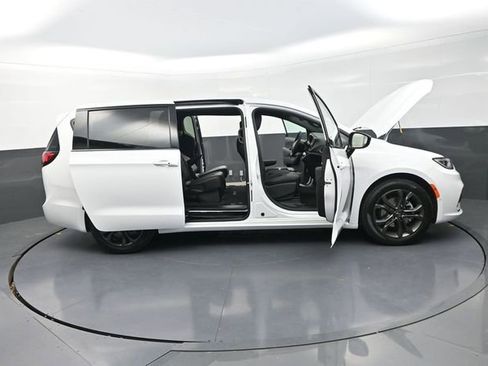 New 2026 Chrysler Pacifica Select image 33