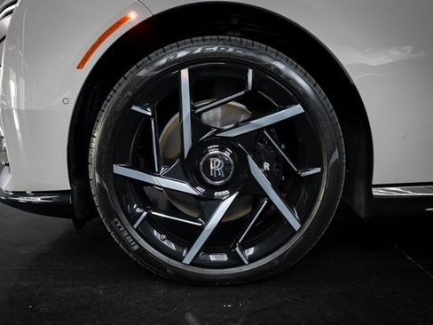 Used 2025 Rolls-Royce Spectre Black Badge w/ Spectre Enhancement Package image 17