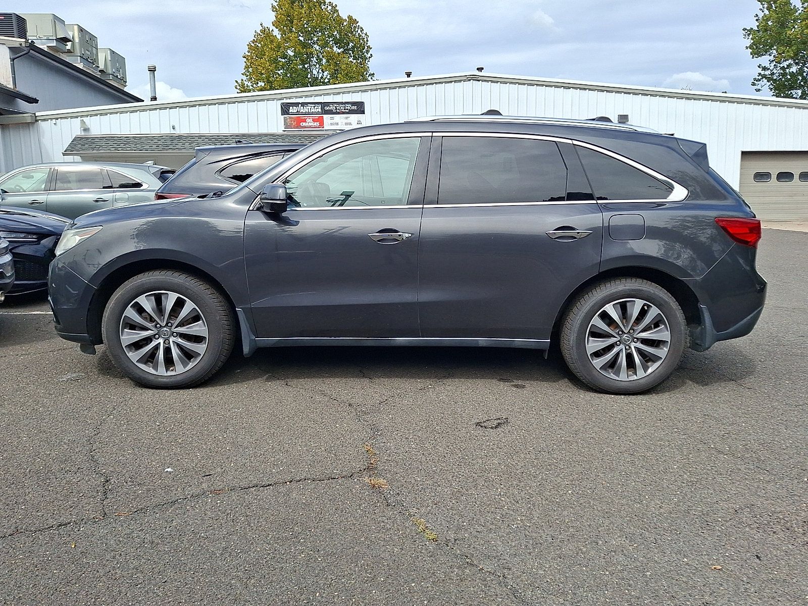 Used 2016 Acura MDX w/ Technology Package AWD/4WD image 2
