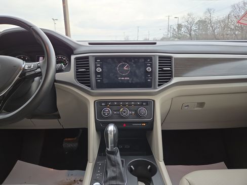 Used 2019 Volkswagen Atlas SE w/ Panoramic Sunroof Package image 24