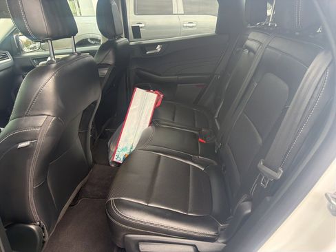 Certified 2022 Ford Escape SEL w/ Technology Package image 9