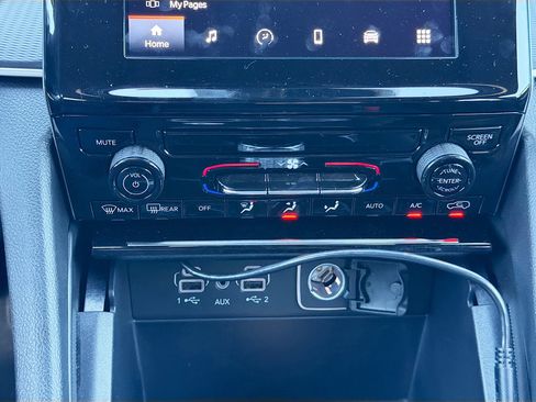 Used 2025 Jeep Grand Cherokee Laredo X image 29