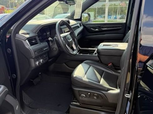 Used 2024 GMC Yukon Denali w/ Advanced Technology Package AWD/4WD image 9