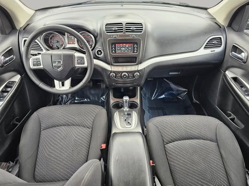 Used 2018 Dodge Journey SE w/ Popular Equipment Group image 2