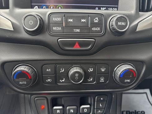 Used 2018 GMC Terrain SLE w/ Driver Convenience Package image 25