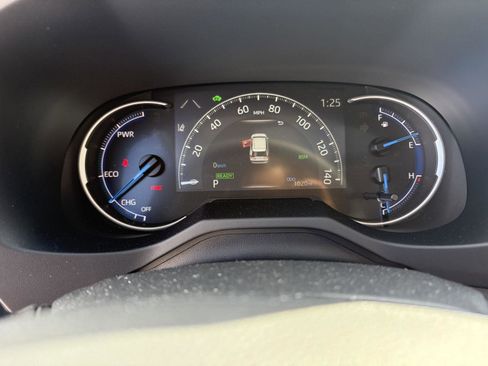 Used 2025 Toyota RAV4 XLE w/ Convenience Package image 12