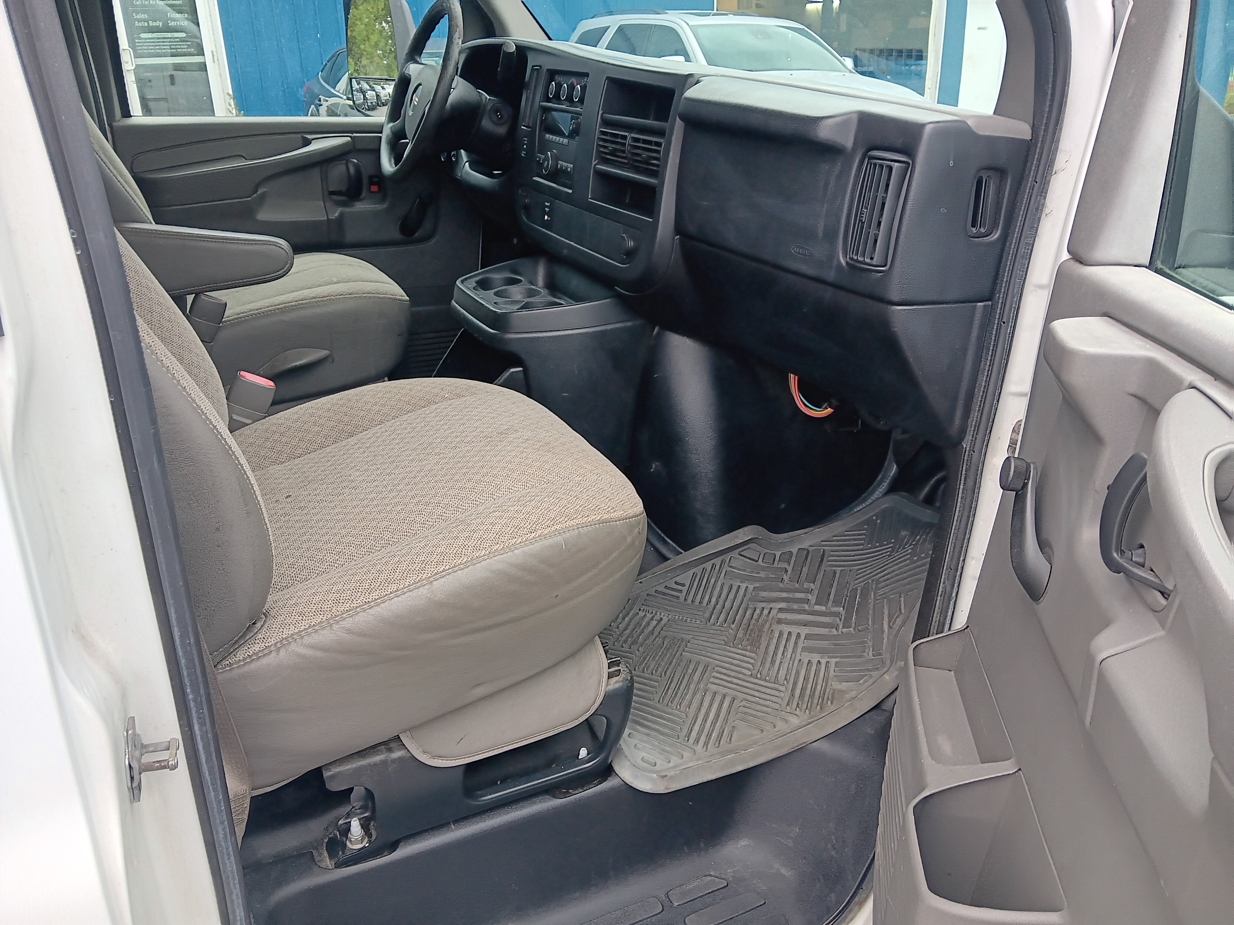 Used 2012 GMC Savana 3500 RWD image 12