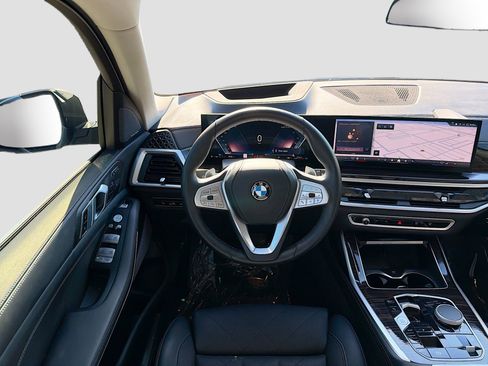 Certified 2025 BMW X7 xDrive40i w/ Premium Package image 19