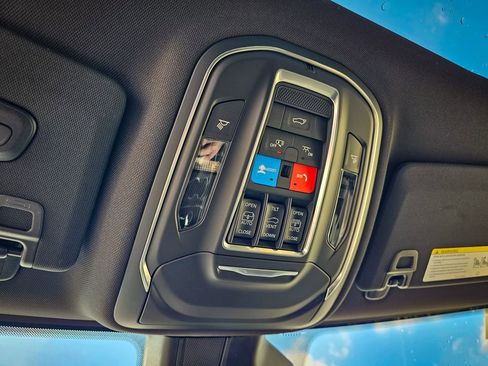 New 2026 Jeep Grand Cherokee L Limited w/ Limited Altitude Package AWD/4WD image 31