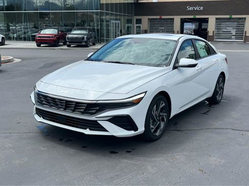 New 2026 Hyundai Elantra Limited FWD image 2