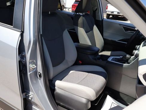 Used 2020 Toyota RAV4 XLE w/ Convenience Package FWD image 23