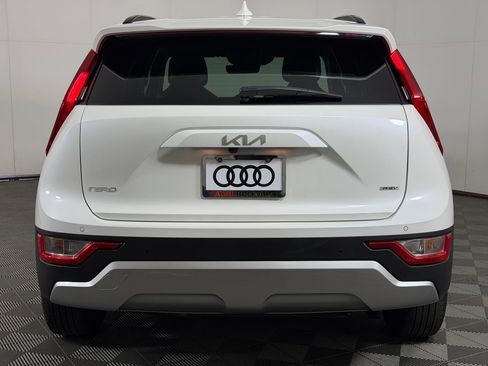 Used 2024 Kia Niro EX w/ EX Cold Weather Package FWD image 10
