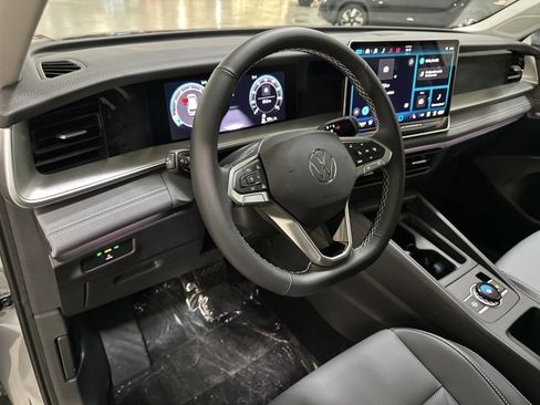 New 2026 Volkswagen Tiguan SE image 15