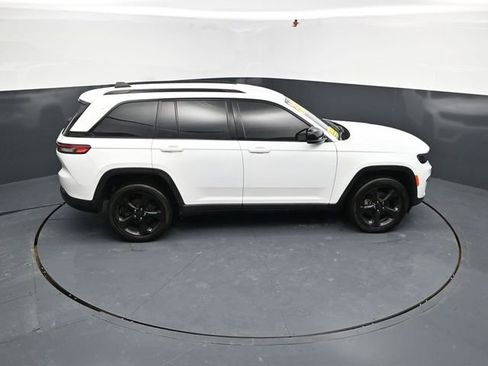 Used 2023 Jeep Grand Cherokee Limited AWD/4WD image 39