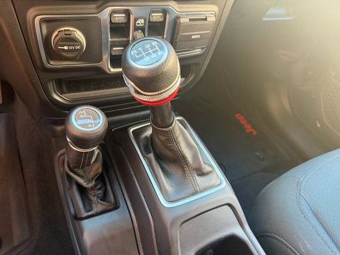 Used 2019 Jeep Wrangler Unlimited Sport S AWD/4WD image 13