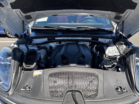 Used 2023 Porsche Macan AWD/4WD image 20