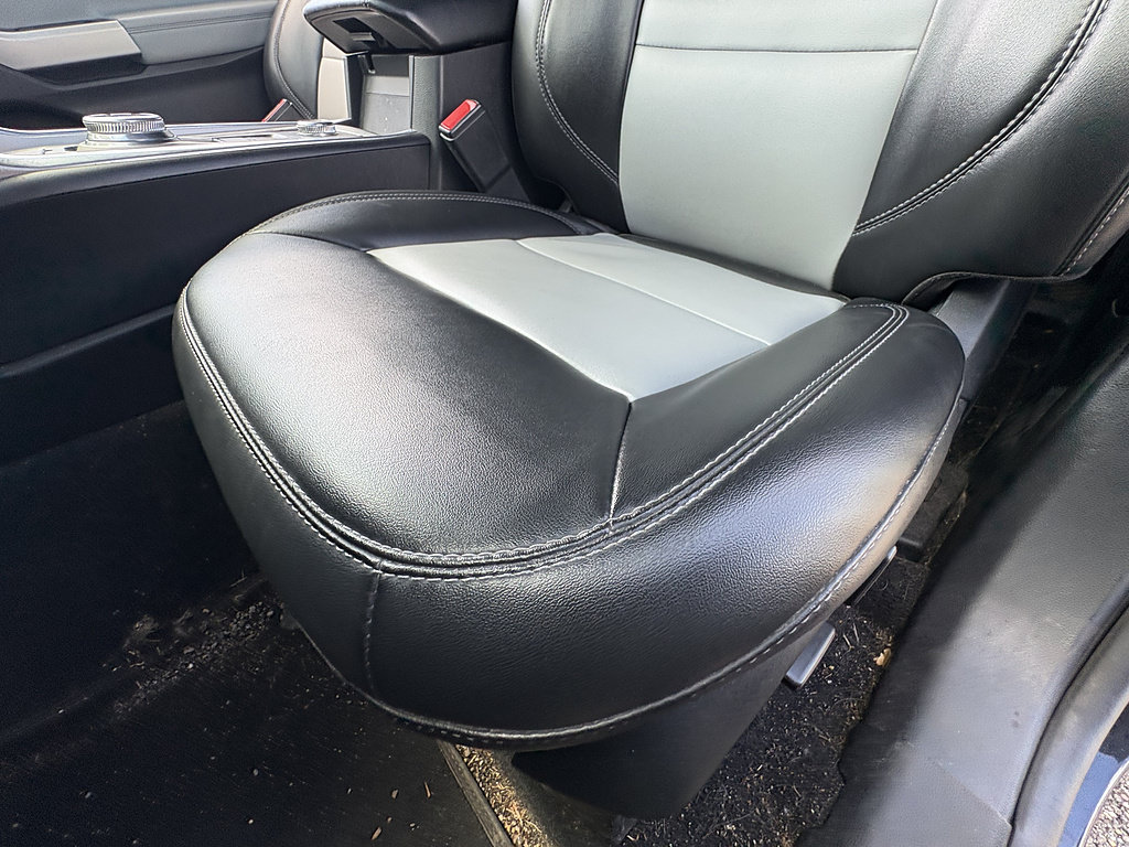 Used 2022 Ford Explorer XLT w/ Equipment Group 202A AWD/4WD image 34