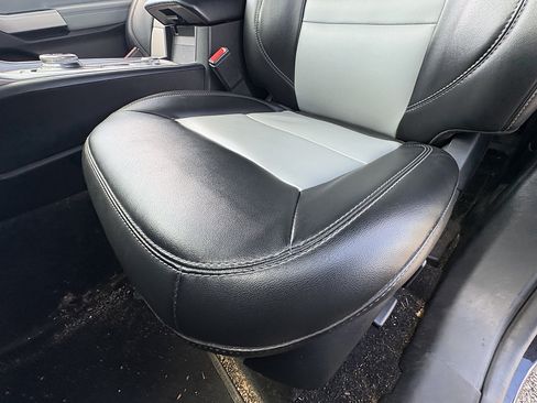 Used 2022 Ford Explorer XLT w/ Equipment Group 202A AWD/4WD image 34