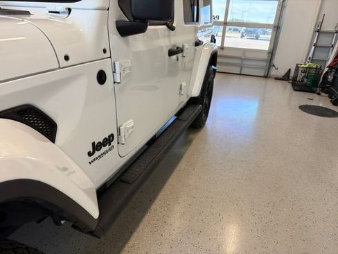 Used 2021 Jeep Wrangler Unlimited Sahara AWD/4WD image 7