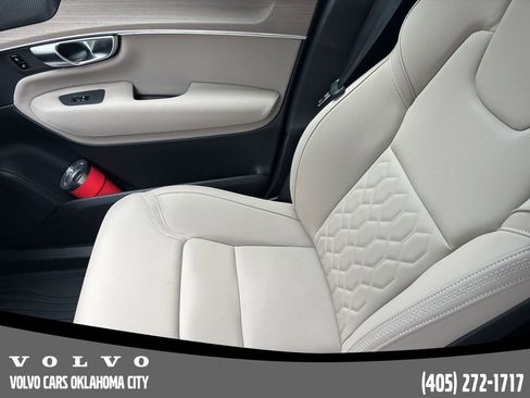 Used 2025 Volvo XC90 T8 Plus w/ Protection Package Premier AWD/4WD image 8