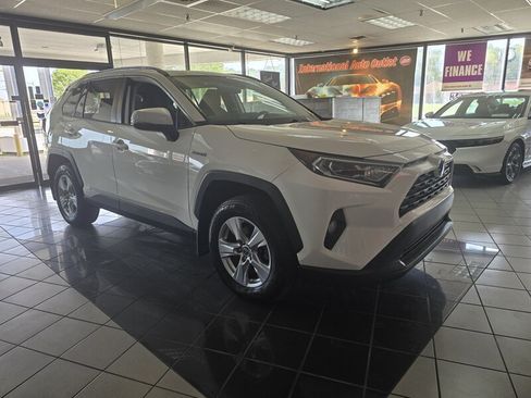 Used 2020 Toyota RAV4 XLE w/ Convenience Package AWD/4WD image 3