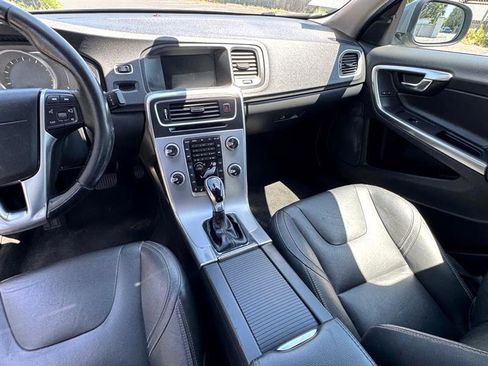 Used 2018 Volvo S60 T5 Dynamic w/ Vision Package image 10