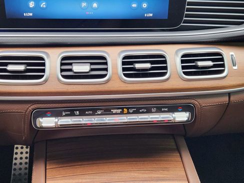 Used 2024 Mercedes-Benz GLS 450 4MATIC w/ AMG Line Exterior image 18