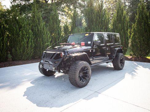 Used 2015 Jeep Wrangler Unlimited Rubicon AWD/4WD image 5