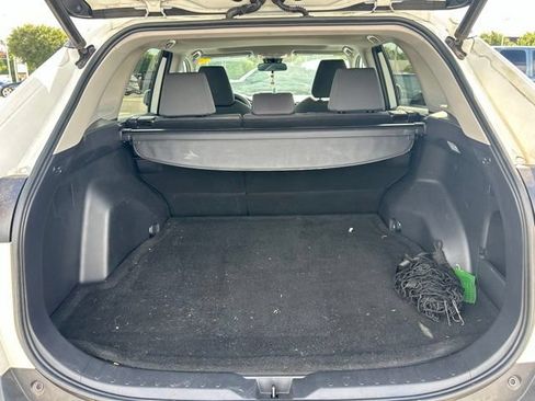 Used 2020 Toyota RAV4 XLE w/ Convenience Package FWD image 17
