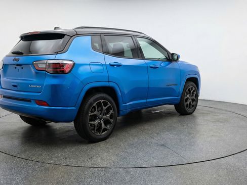 Used 2025 Jeep Compass Limited image 9