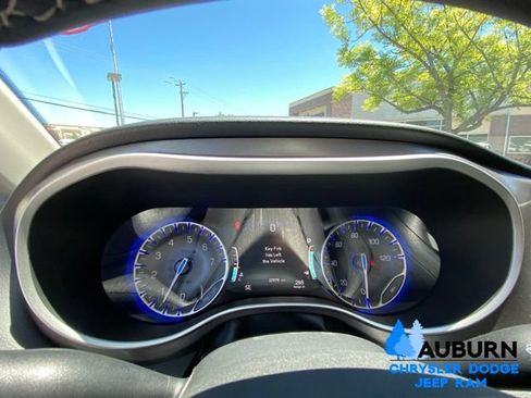 Used 2024 Chrysler Pacifica Touring-L FWD image 40