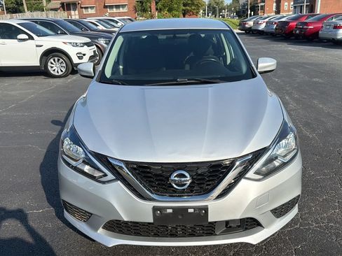 Used 2019 Nissan Sentra SV FWD image 2