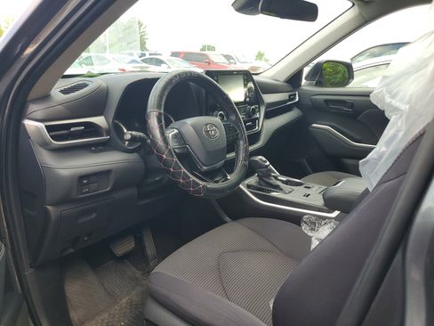 Used 2020 Toyota Highlander LE FWD image 8