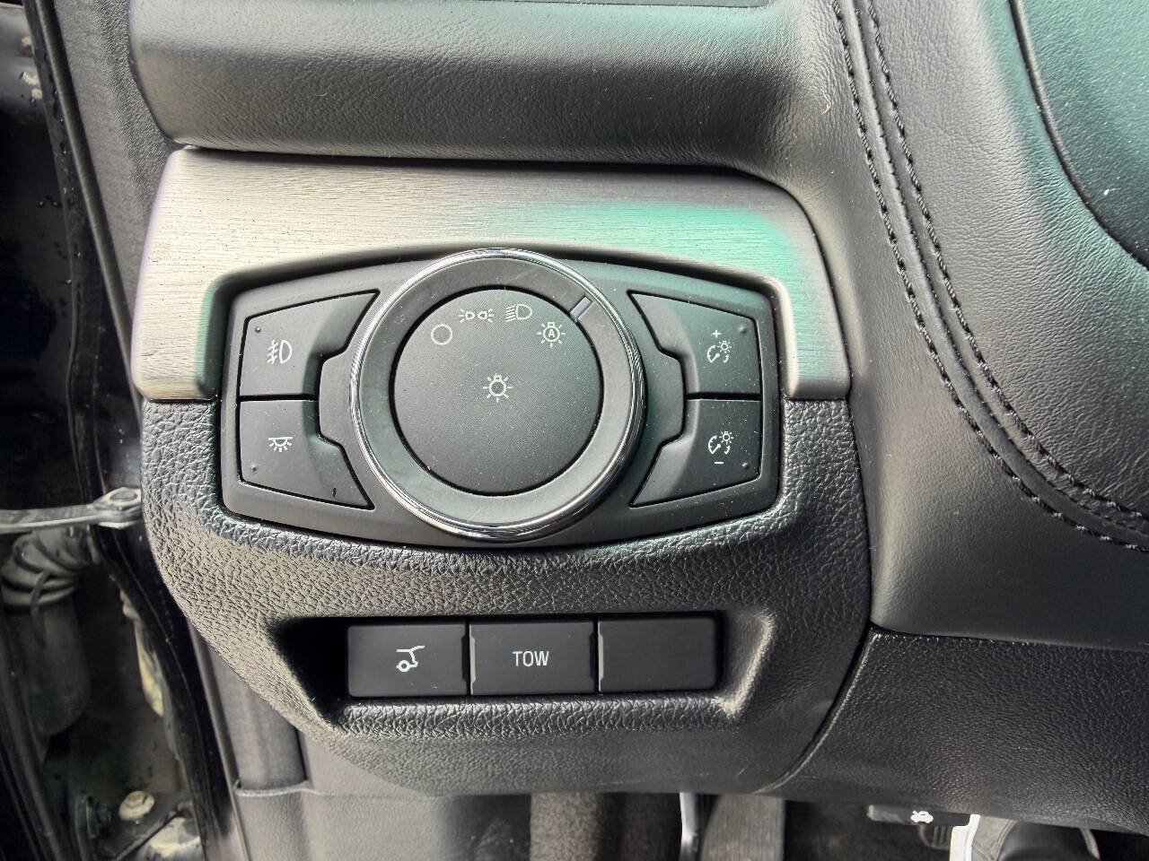 Used 2017 Ford Explorer Platinum AWD/4WD image 28