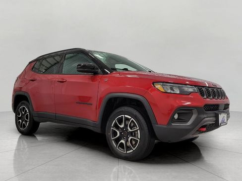 Used 2025 Jeep Compass Trailhawk AWD/4WD image 28