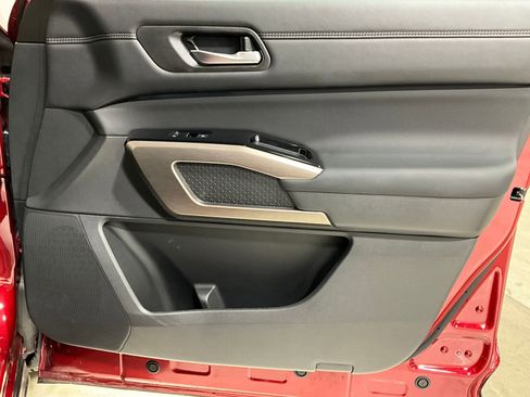 Used 2024 Nissan Pathfinder Platinum w/ Cargo Package image 23