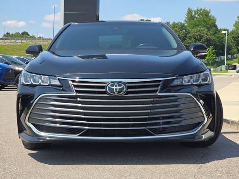 Used 2019 Toyota Avalon XLE w/ Moonroof Package FWD image 3