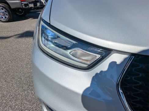 Used 2024 Chrysler Pacifica Touring-L image 10