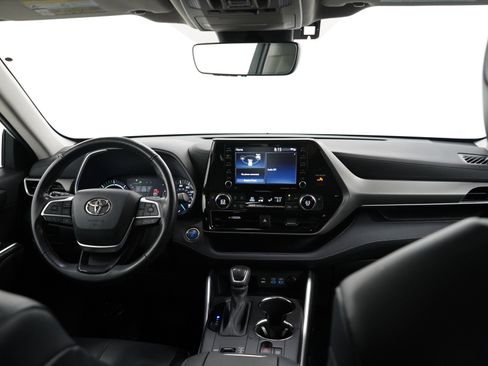 Used 2022 Toyota Highlander XLE image 13