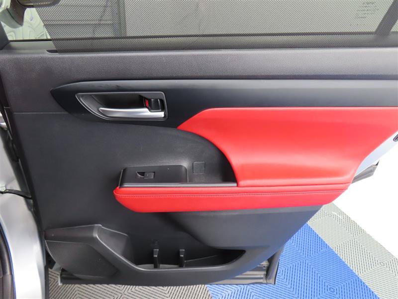 Used 2024 Toyota Highlander XSE FWD image 32