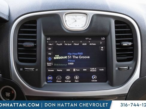 Used 2020 Chrysler 300 Touring w/ Driver Convenience Group RWD image 9