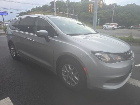 Used 2023 Chrysler Voyager LX FWD image 3