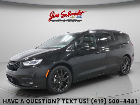 Used 2025 Chrysler Pacifica Limited FWD image 1