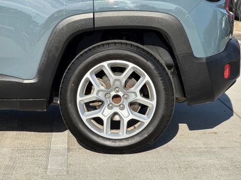 Used 2018 Jeep Renegade Latitude w/ Safety & Security Group FWD image 27