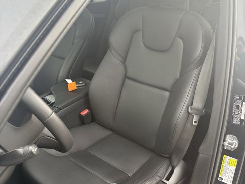 Used 2021 Volvo XC90 T5 Momentum w/ Protection Package Premier image 6