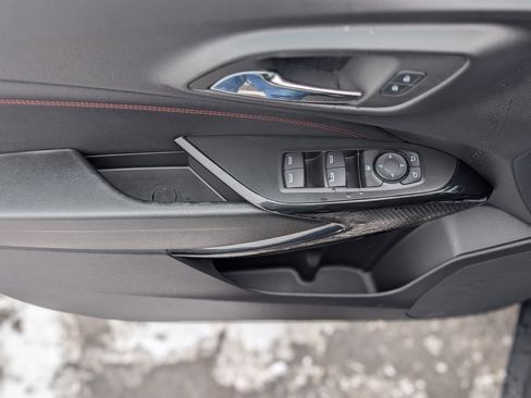 Used 2025 Chevrolet Trax RS w/ Sunroof Package image 31